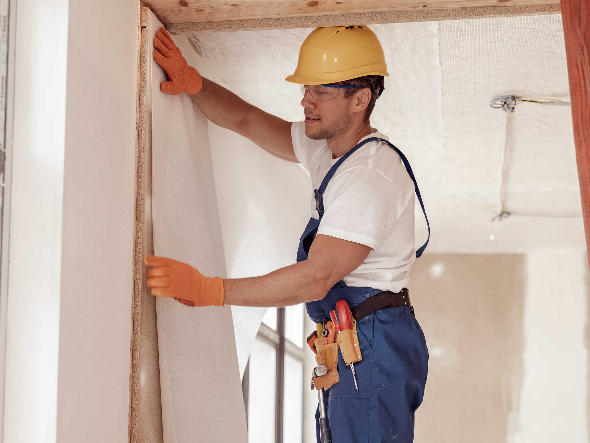 Schleifen und Lackieren vom Anstreicher  in Bergneustadt - Malerarbeit mit Qualität